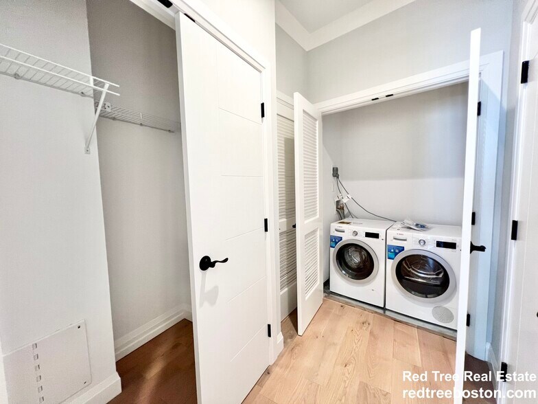 Building Photo - 142 Pleasant St