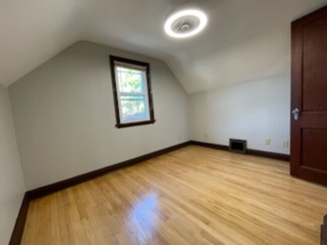 Building Photo - 715 S 110 St