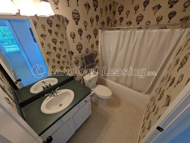 Building Photo - 33317 Fairport Dr