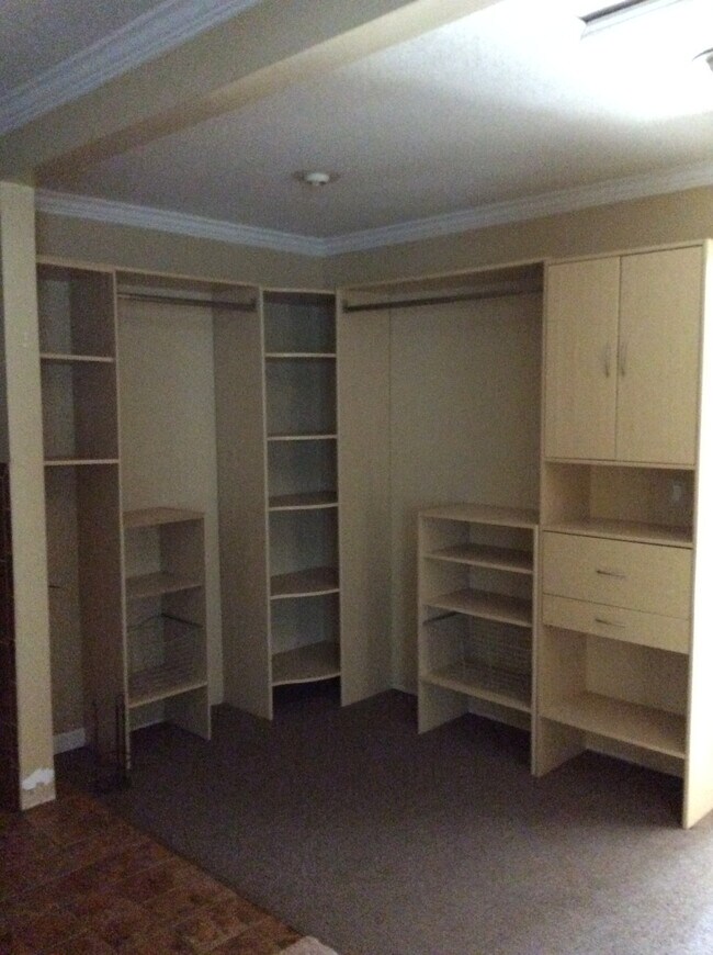 Building Photo - 619-P619 Olmstead Dr