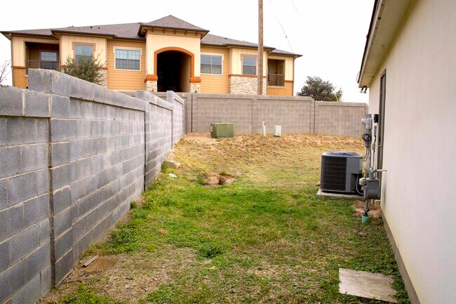 Building Photo - 427 Peyramale Ct