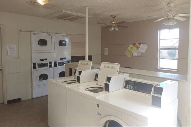 Building Photo - 1510 E Loop 304