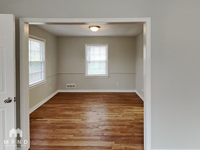 Building Photo - 940 Nelson Dr