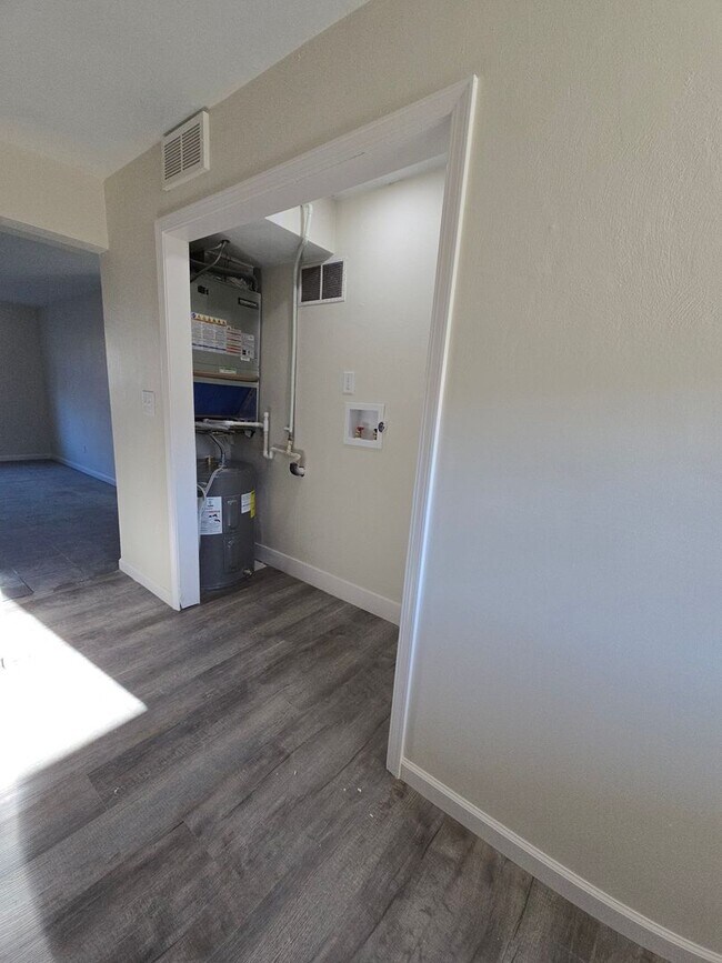 Building Photo - 5205 S Brooks Dr