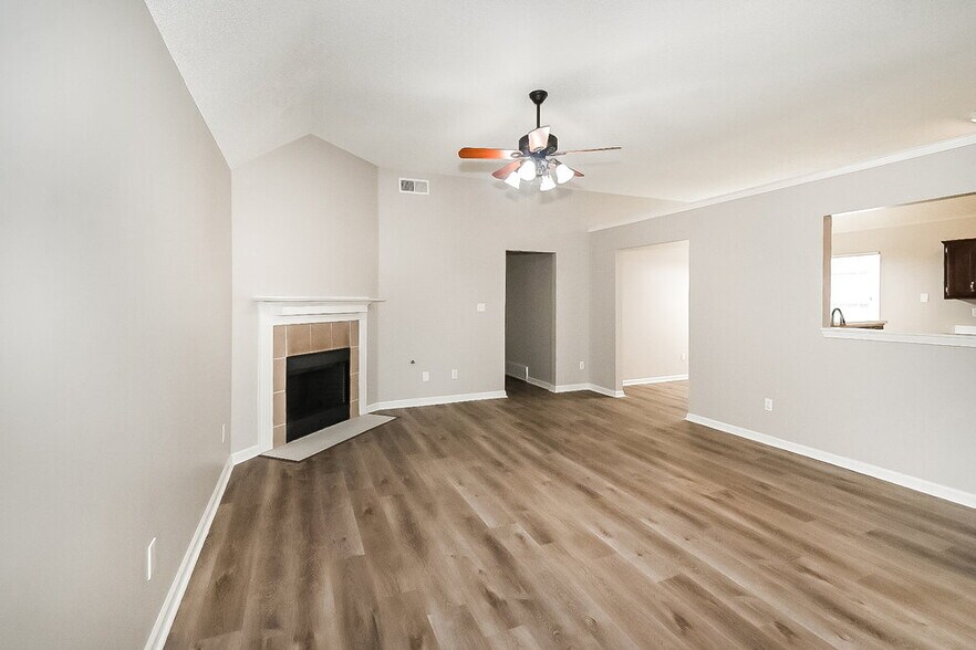 Building Photo - 5570 Alexandria Ln