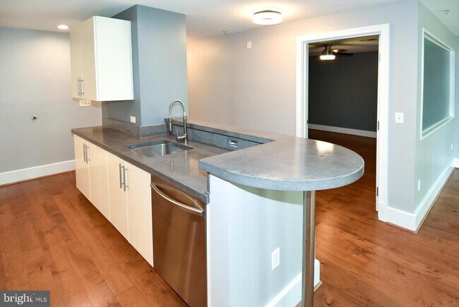 Building Photo - 2100 11th St NW