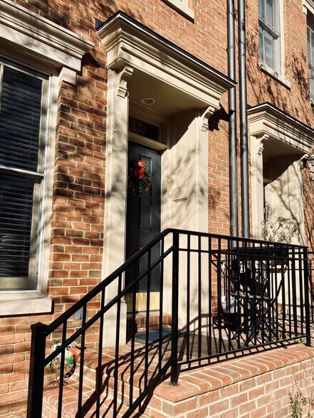 Building Photo - 419 Euille St