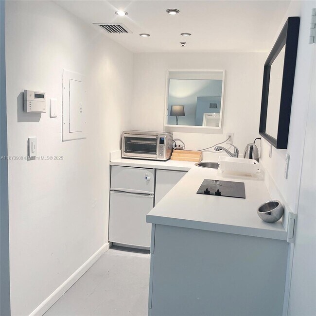 Building Photo - 1550 Drexel Ave