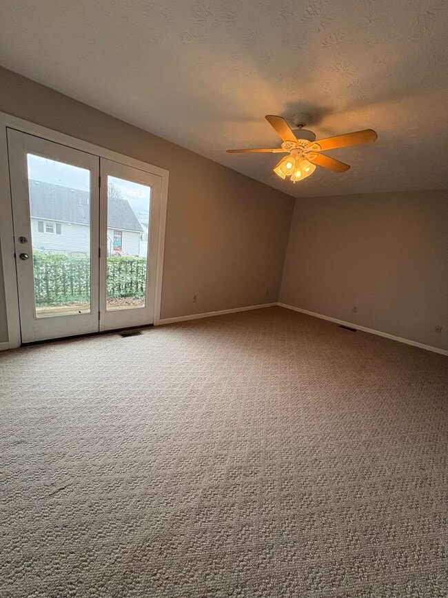 Building Photo - Spacious 2 Bedroom Duplex on Dale Drive!