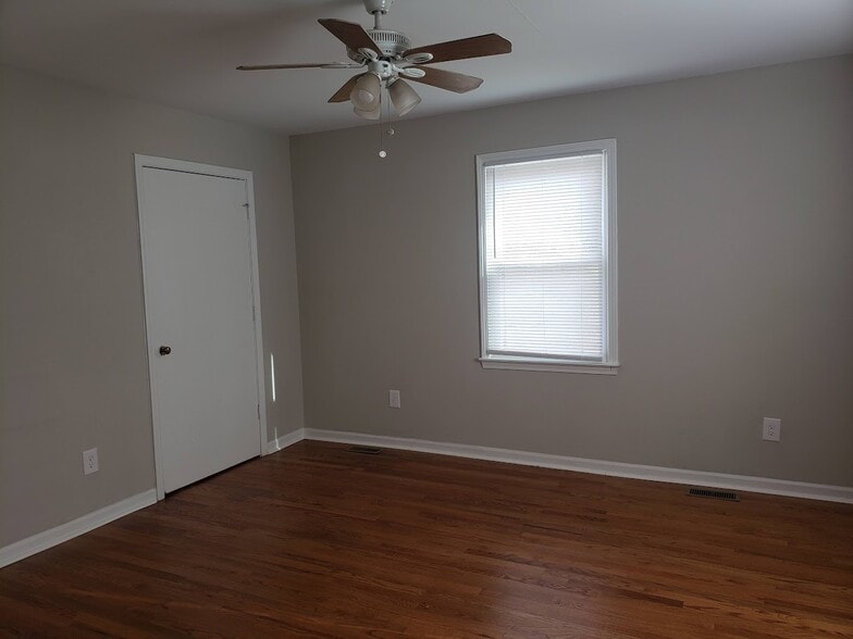 Building Photo - 12 Eastlan Dr