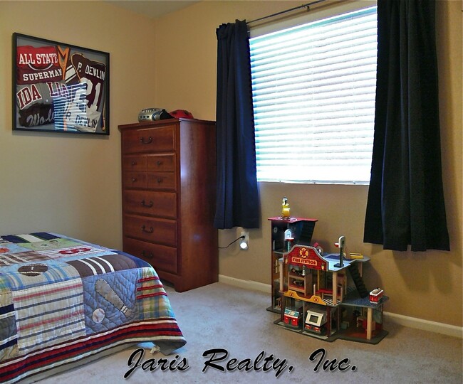 Building Photo - Immaculate just update  in the 4BR The Meadows