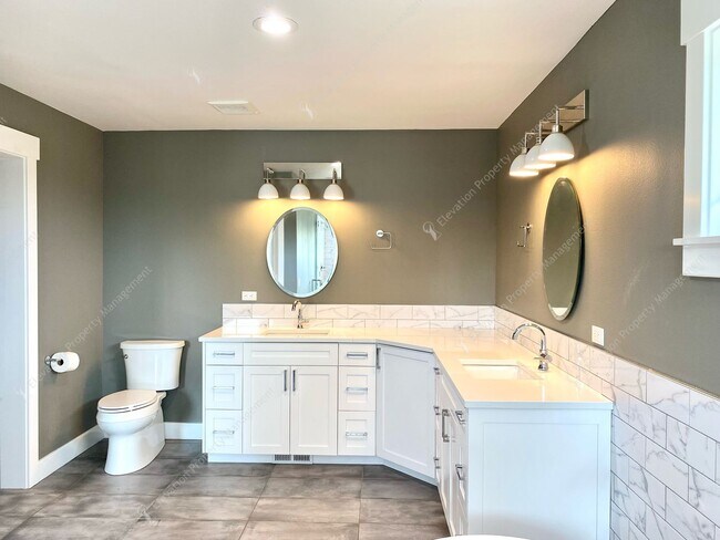 Building Photo - Elegant Awbrey Butte Home | Unfurnished | ...