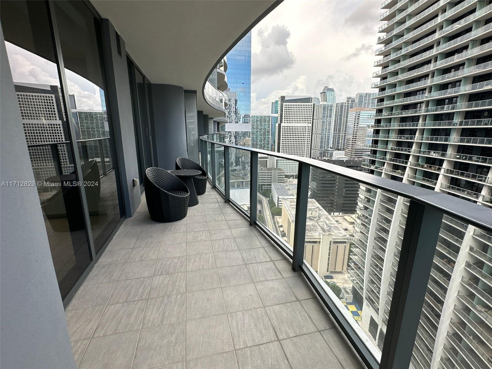 Building Photo - 1000 Brickell Plz