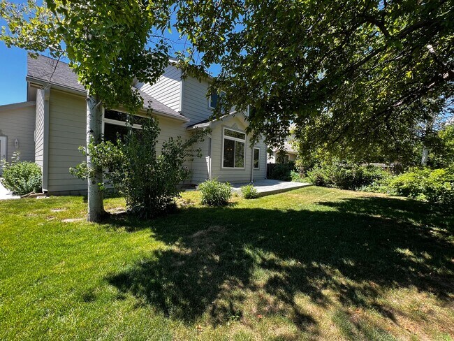 Building Photo - 3 Bed, 3 Bath House in Southeast Fort Coll...
