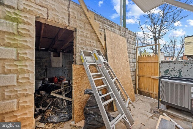 Building Photo - 1918 E Lafayette Ave