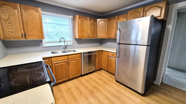 Building Photo - 332 N Fishtrap Rd