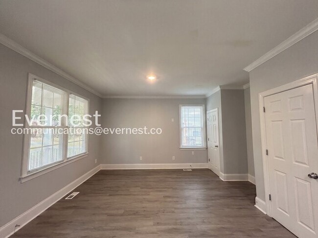 Building Photo - 309 Pickfair Way SW