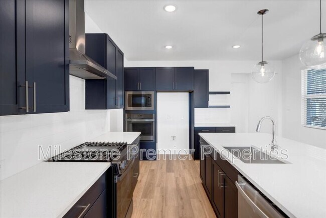 Building Photo - 820 Sunflower Trl