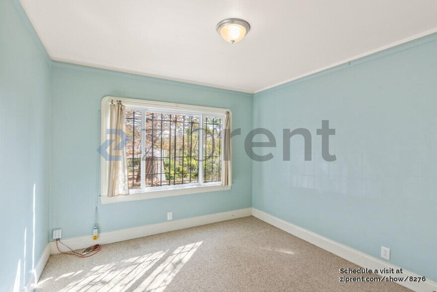 Building Photo - Unit