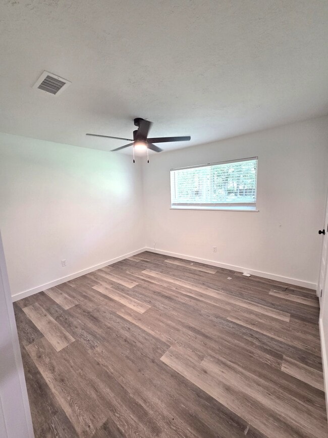 Building Photo - 119 Merry Mark Dr