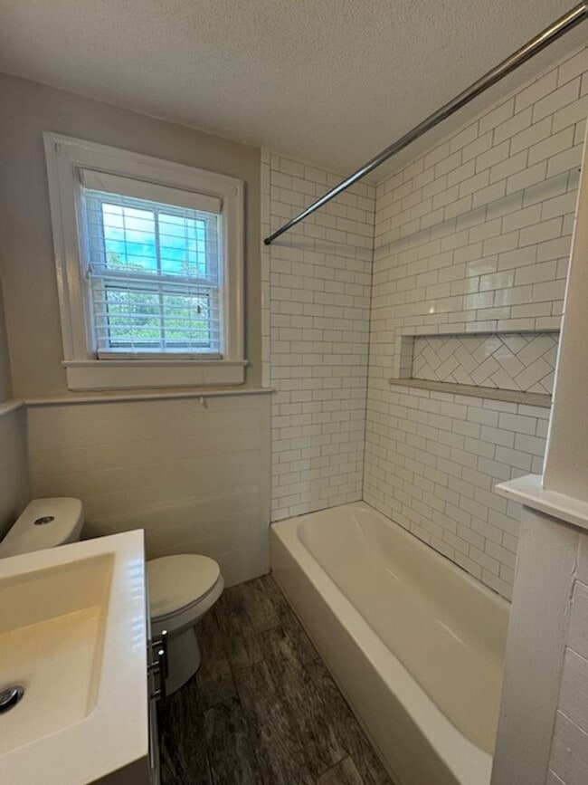 Building Photo - Oleander Court