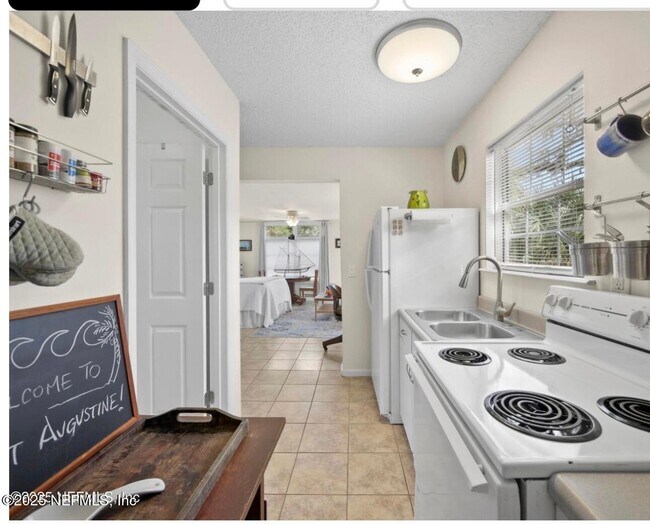 Building Photo - 509 Live Oak St