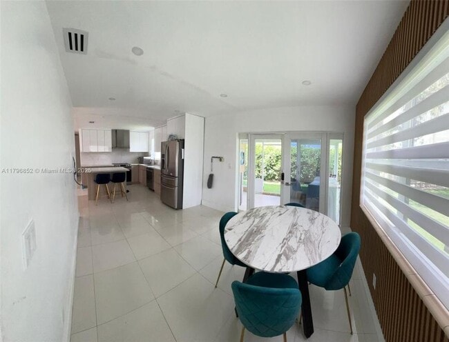 Building Photo - 3 bedroom in Hollywood FL 33021