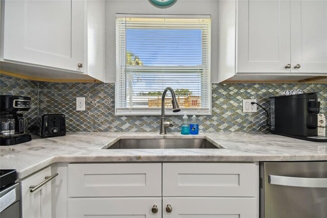 Building Photo - 2221 Calexico Way S