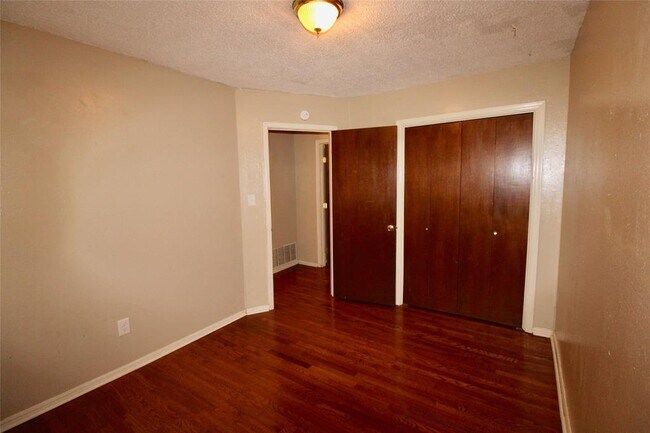 Building Photo - 2124 Allenhurst St