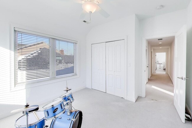 Building Photo - 229 N Myrtle Ave