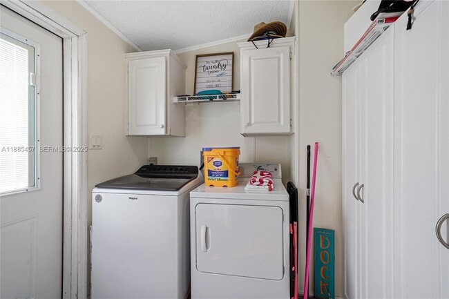 Building Photo - 945 Plantation Rd