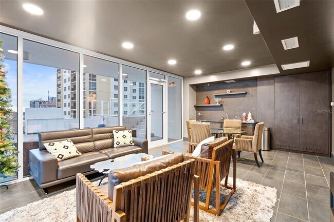 Building Photo - 176 4th Ave NE