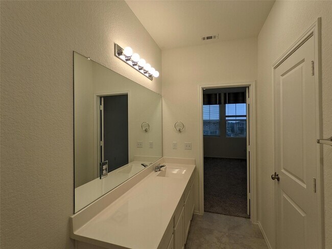 Building Photo - 100 Montauk Loop