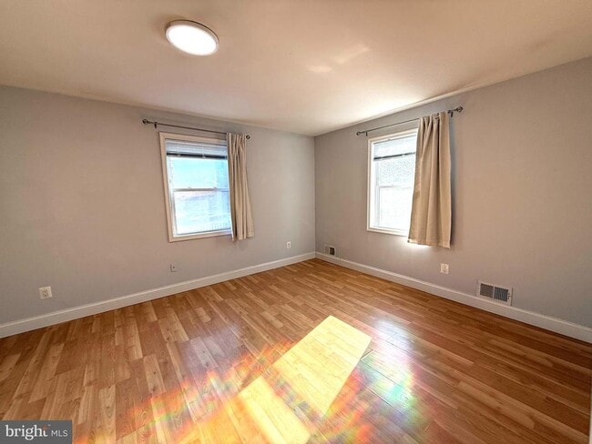 Building Photo - 701 N Vermont St