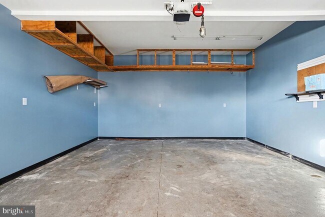 Building Photo - 906 Shelburne Rd