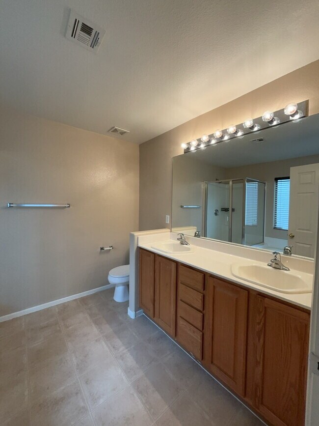 Building Photo - 3-Bed Oasis with 2.5 Baths in North Las Vegas – 1501 Sq Ft of Comfort Await!