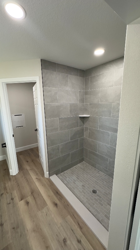 Building Photo - 303 E Oak St