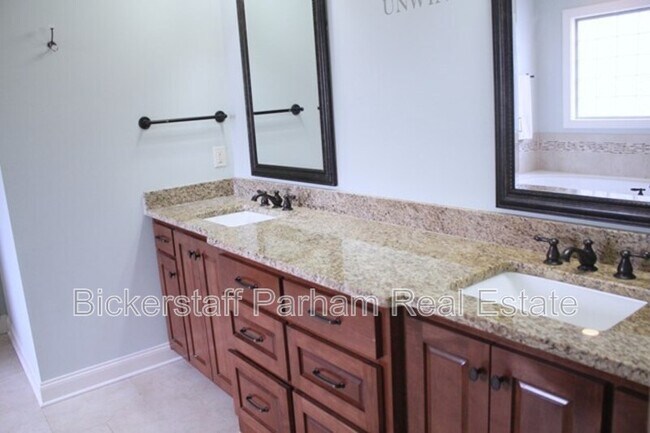 Building Photo - 7165 Bridgemill Dr