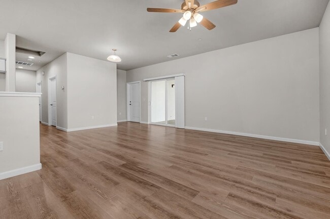 Building Photo - Wood Ranch Duplex 519
