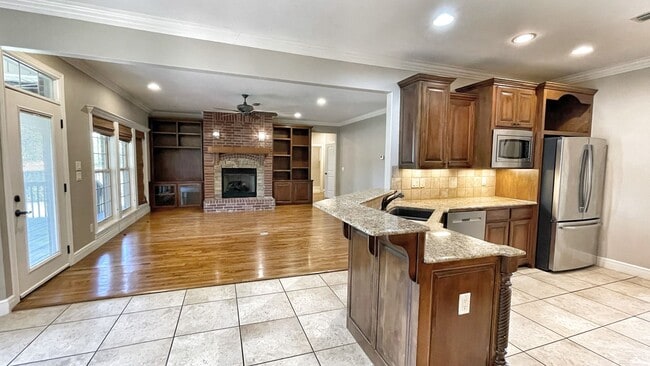 Building Photo - 1501 NE Greenbrier Ct