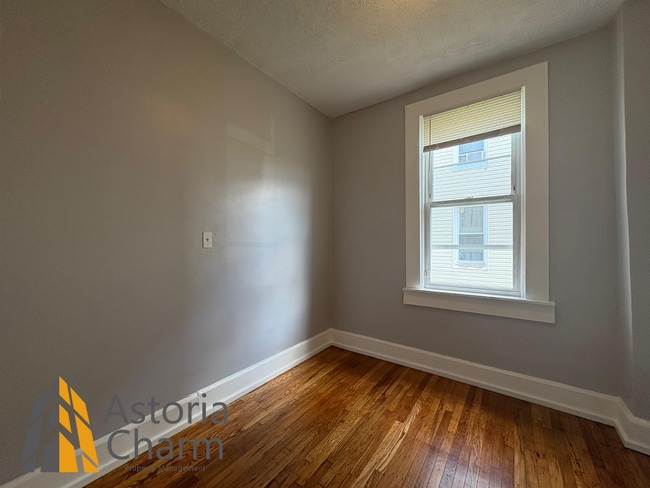 Building Photo - 3-Bedroom Home with Fireplace, Fenced Yard...