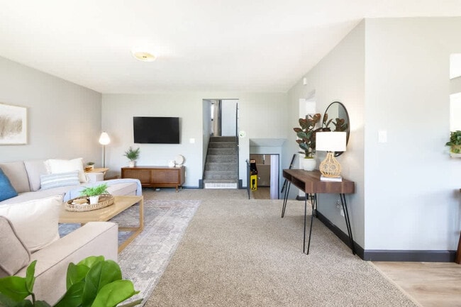 Building Photo - 8910 Cambridge Dr