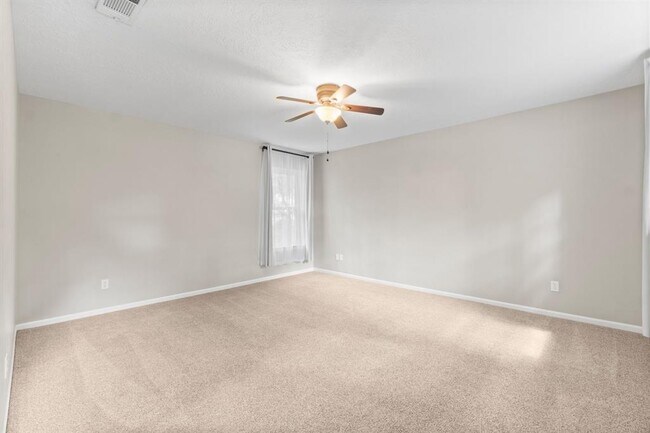 Building Photo - 28 Silver Elm Pl