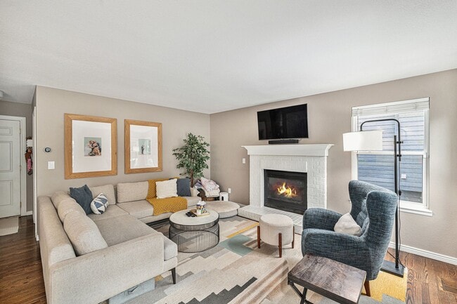 Building Photo - Beautiful West Arvada Home Available Septe...
