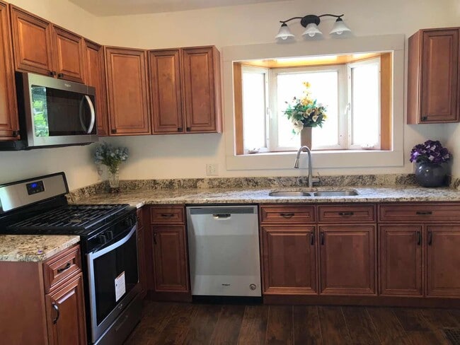 Building Photo - 823 Bloomfield Ave