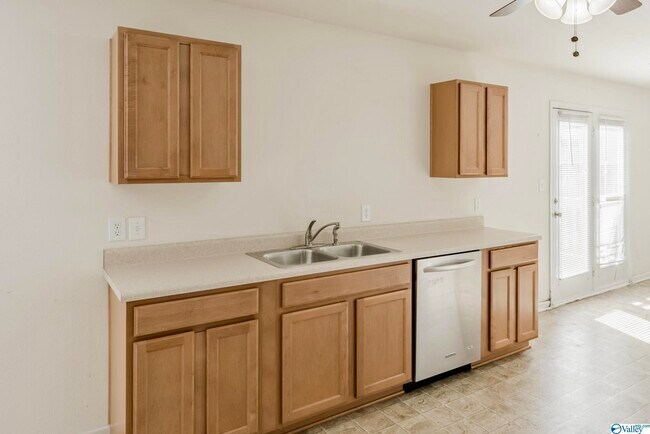 Building Photo - 105 Bayside Ln