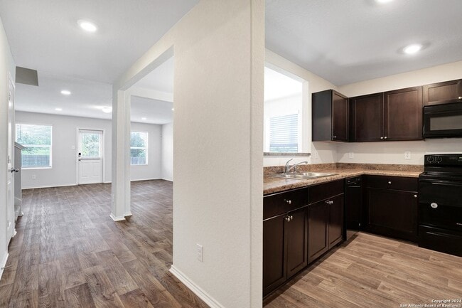 Building Photo - 2850 Lindenwood Run