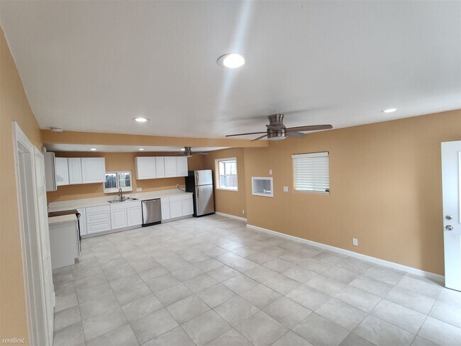 Building Photo - 2 br, 2 bath House - 739 D St