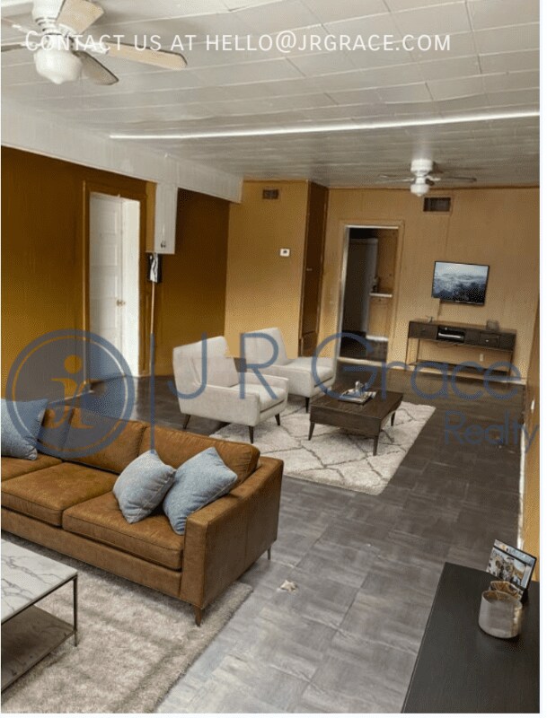 Building Photo - 2BED -1 BATH APARTMENT / RENT NOW!