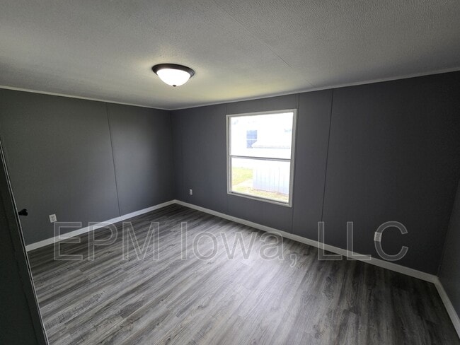 Building Photo - 700 W Ridgeway Ave